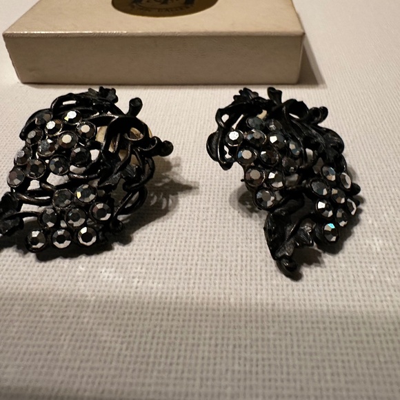 Banana Bob Vintage Earrings - Picture 1 of 6